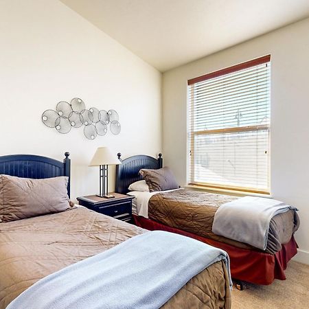 פארק סיטי Newpark Townhomes 28 מראה חיצוני תמונה